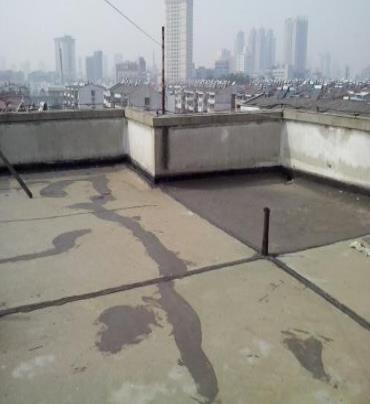 芙蓉漏水维修 楼顶漏水是什么原因，楼顶漏水维修方法是什么?